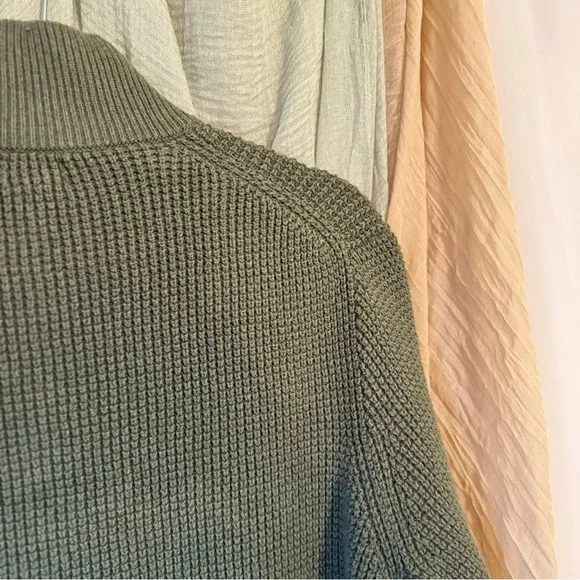 J.Crew men’s sweater (size xl) hunter green.  Pre-owned - Picture 8 of 15